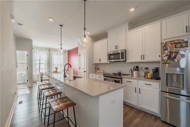 Photo - 313 Skylar Way SE