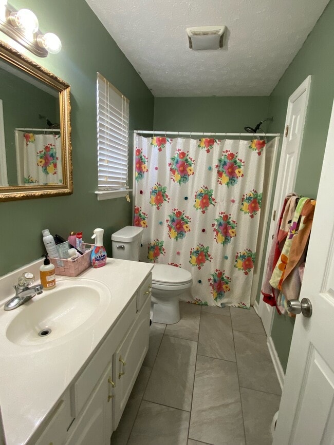 Photo - 122 Bluff View Dr