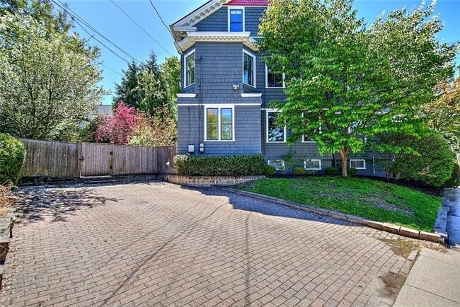 Photo - 240 Brown St