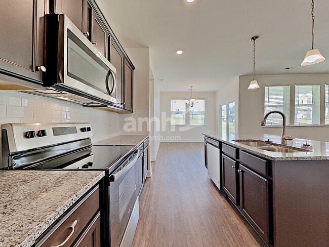 Photo - 142 Willowbrook Dr