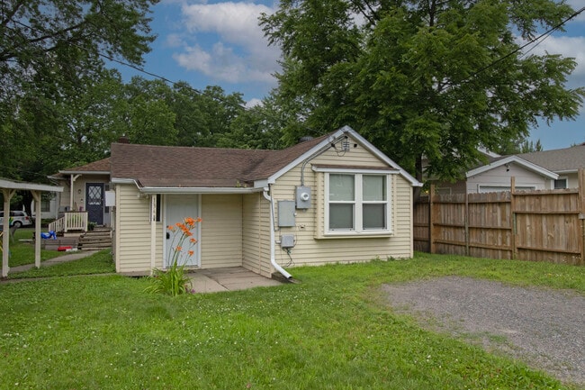 Photo - 134 21st Ave N House
