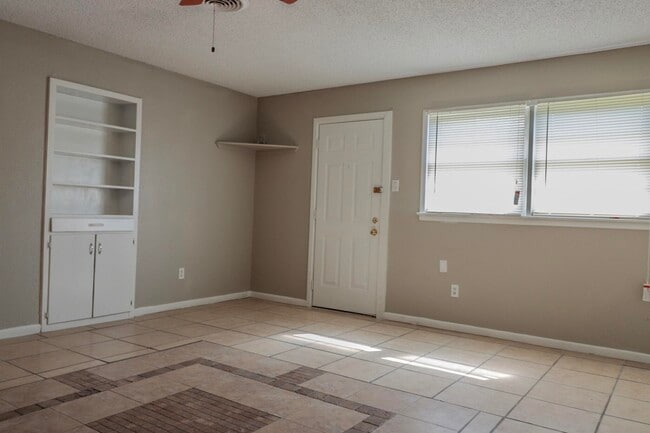 Photo - 2005 43rd St