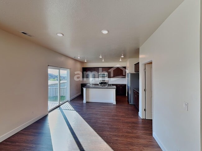 Photo - 1175 Wagon Way