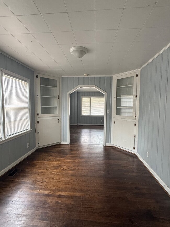 Photo - 1300 Woodland Dr