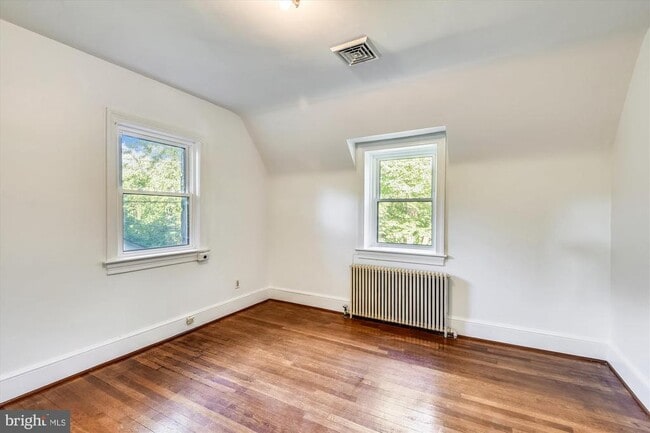Photo - 400 Meadow Ln