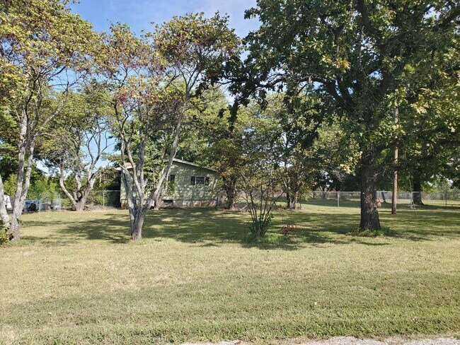 Photo - Country living between Topeka and Lawrence...