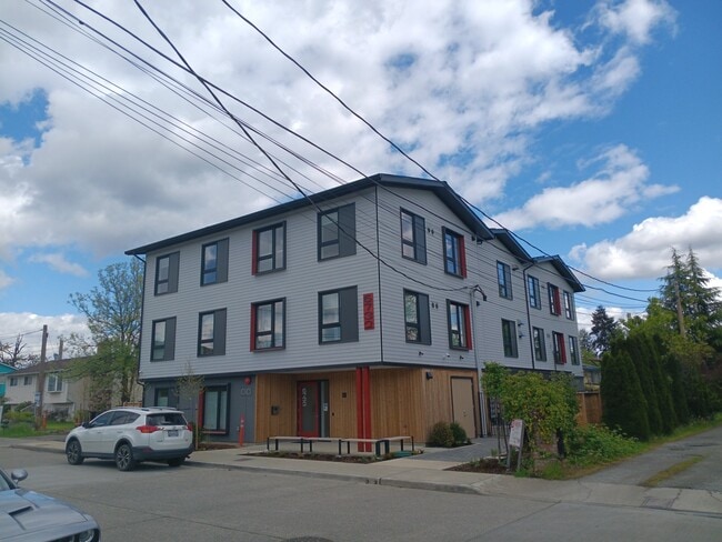 Building Photo - 6732 40th Ave S