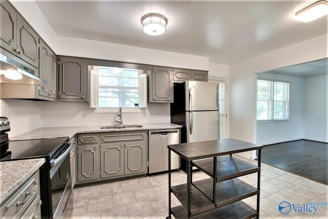 Building Photo - 5630 Woodridge St SW