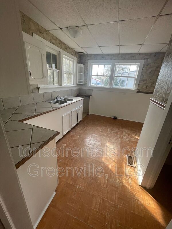 Photo - 1222 N Limestone St