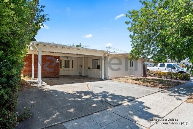 Building Photo - 921 Lakebird Dr Rental