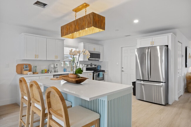 Photo - 1096 SW 27th Ave