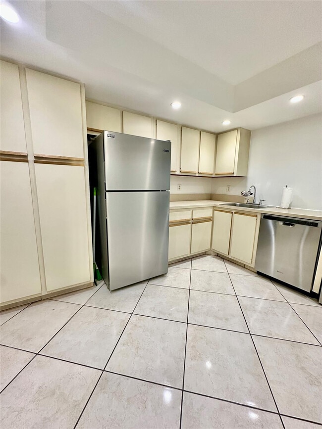 Photo - 200 Leslie Dr Unit 523