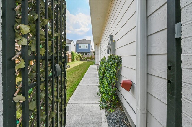 Photo - 5233 Darling St