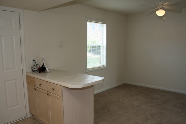 Photo - Colonial Square