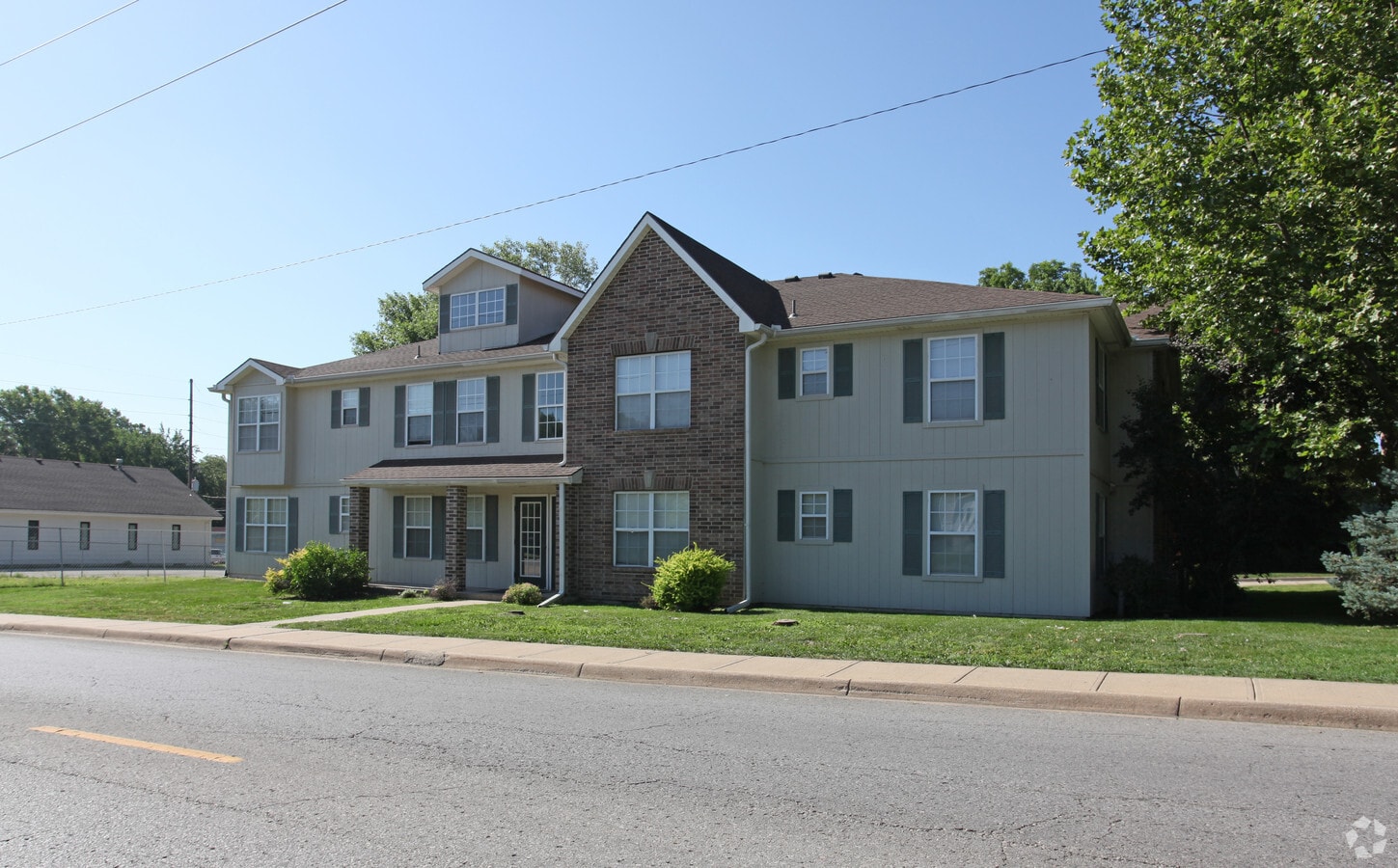 Photo - 330 N Pine St Apartments