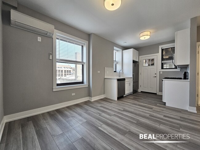 Building Photo - 3935 N Janssen Unit 2