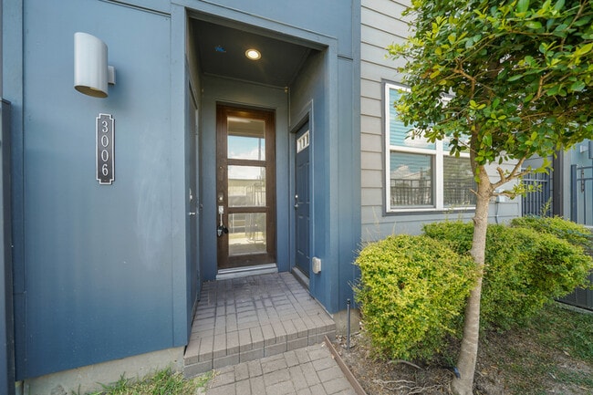 Photo - 3006 Charline