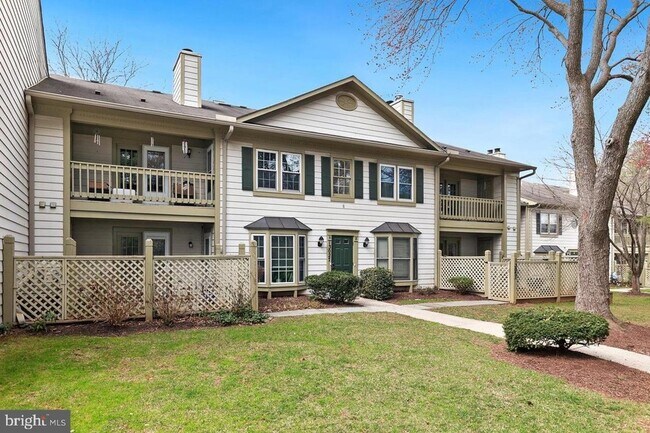 Building Photo - 13027 Shadyside Ln Unit 208