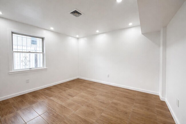Photo - 87 Merseles St