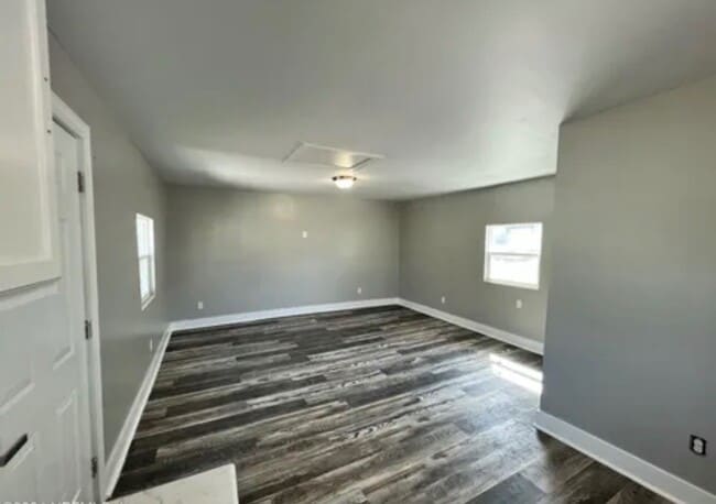 Photo - 133 W 6th St