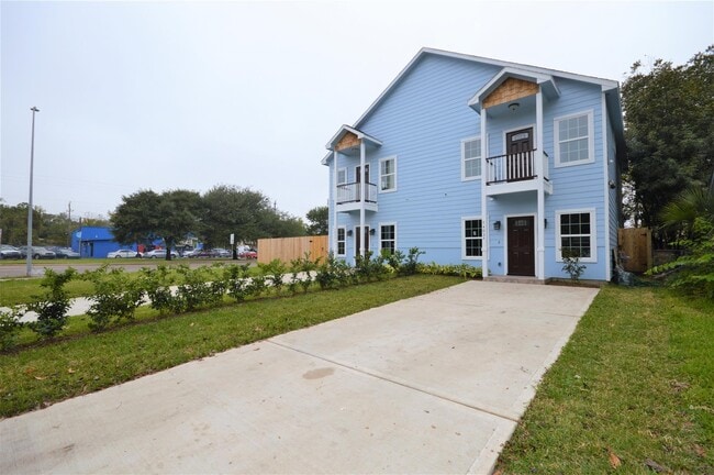 Building Photo - 7403 Buena Vista St