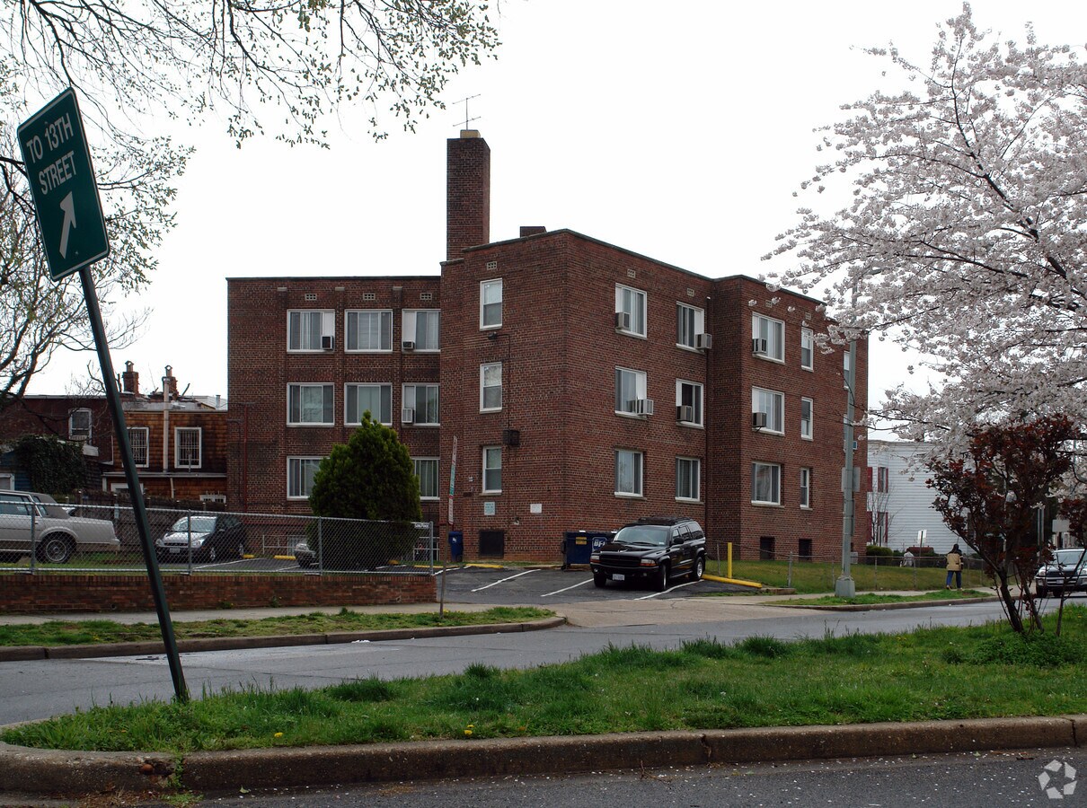Photo - 1300 Constitution Ave NE