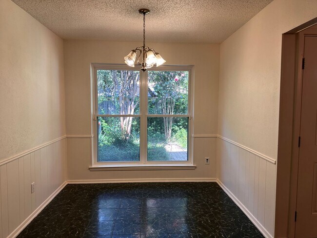 Photo - 3 Bedroom 2 Bath 2 Car Garage in Arlington...