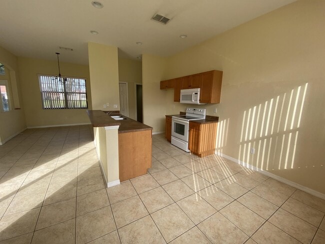 Photo - 404 Cinnamon Dr