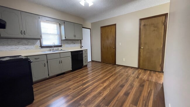 Photo - 3053 W Roxbury St Unit 3053