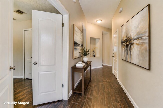 Photo - 1303 Crossvine Way