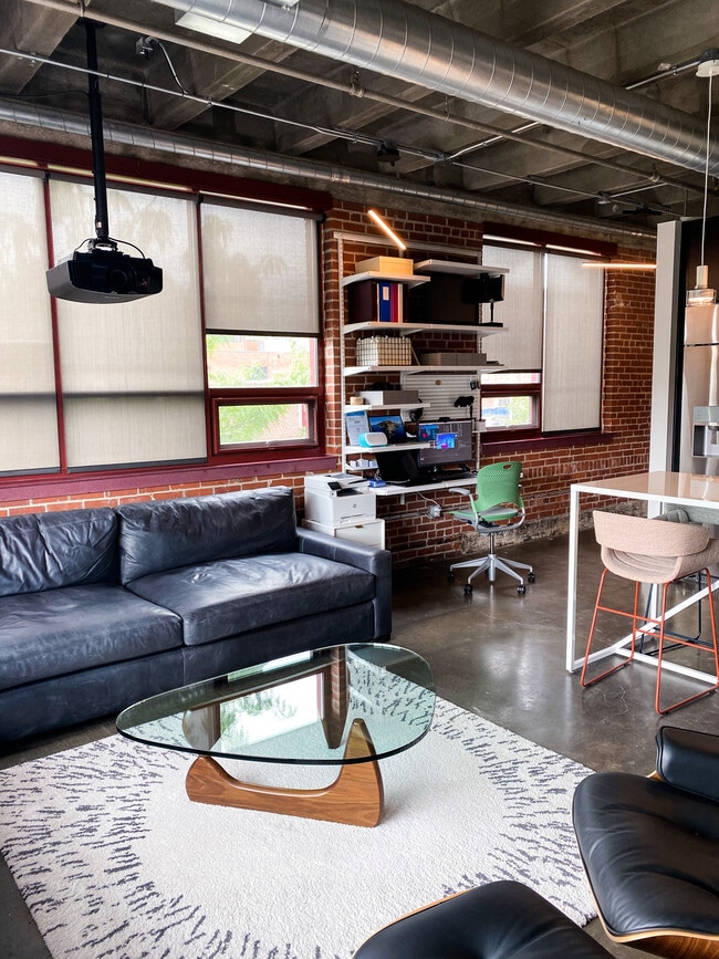 Espacio habitable principal y oficina - 1819 Baltimore Ave Unidad 208