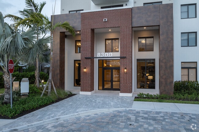 8300 Cleary Blvd Plantation, FL 33324 - Shalimar Plantation East