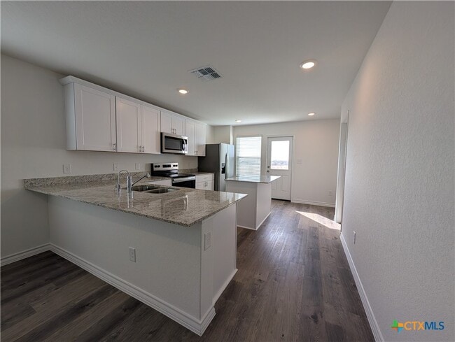 Photo - 862 Bluegrass Pt