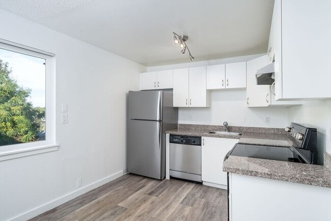 Photo - Spacious 2x1 unit with 1st month free! Only $1395