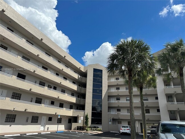 Building Photo - 15969 NW 64th Ave Unit 507 Rental