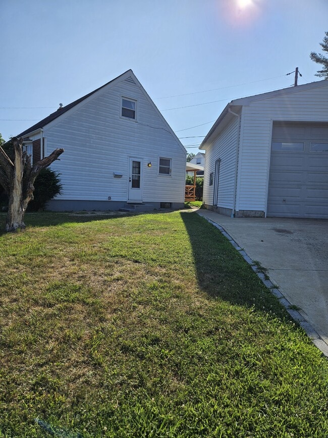 Photo - 2415 S Lumber St