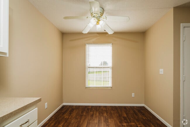 2BR, 1BA - 1,060SF - Dining Room