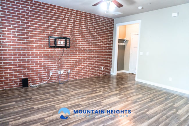 Photo - 858 Cecina Ct