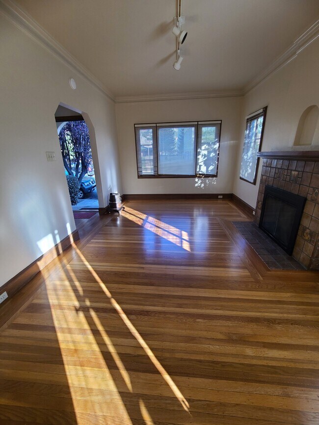 Photo - 1828 Walnut St