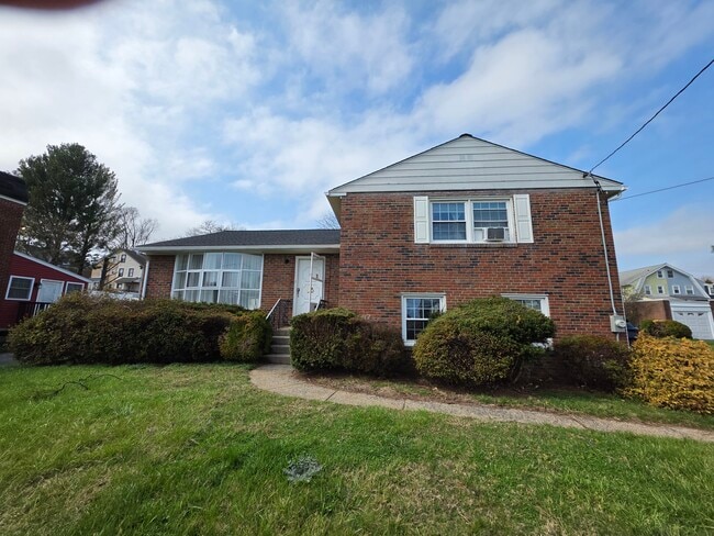 Photo - 20 W Marthart Ave