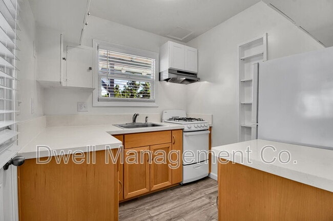 8075 Lemon Ave