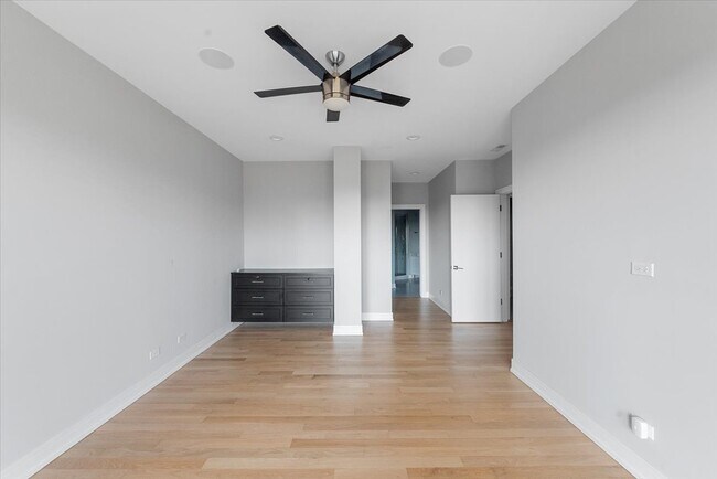 Photo - 650 N Morgan St