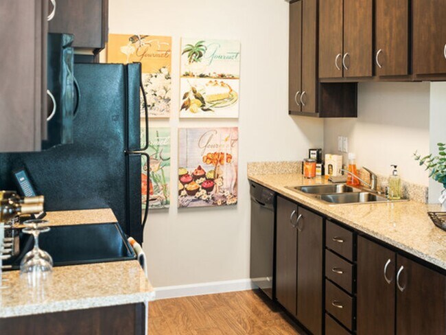 Spacious Kitchen - Overlook Park