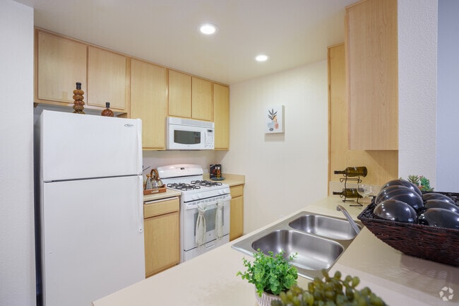 1BR, 1BA - 673SF - The Evergreen - Kitchen