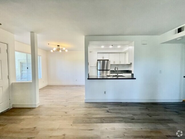 Building Photo - Fully Remodeled 3 Bed 2 Bath East lake Rental