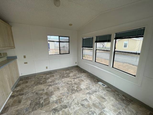 Photo - 740-990-990 Arroyo Dr