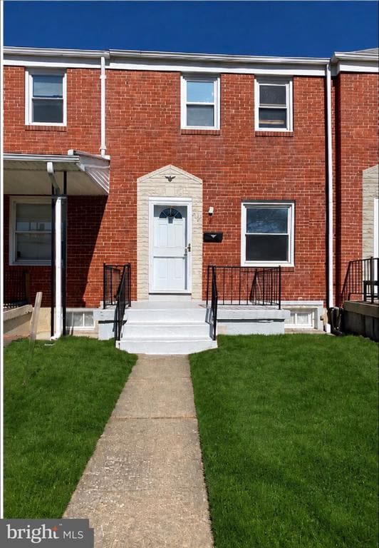 Photo - 2167 Graythorn Rd