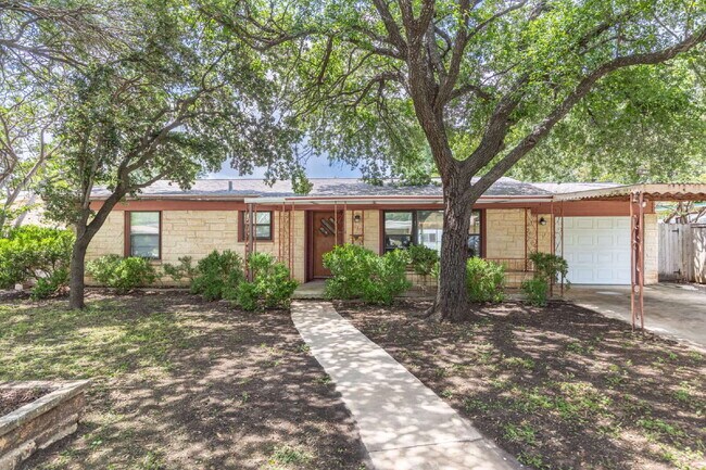 Building Photo - 422 Sandalwood Ln