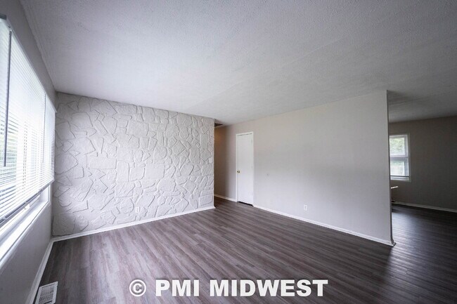 Photo - "Charming 3-Bedroom Home in Indianapolis with Modern Comforts!"
