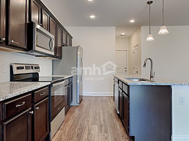 Photo - 126 Thatchet Dr